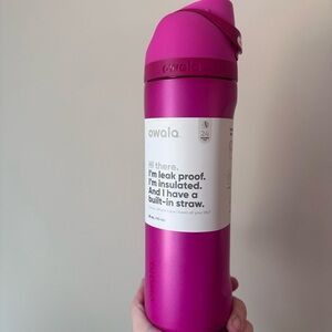 Owala 24 oz Read my Lip hot Pink Insulated Water Bottle / NWT